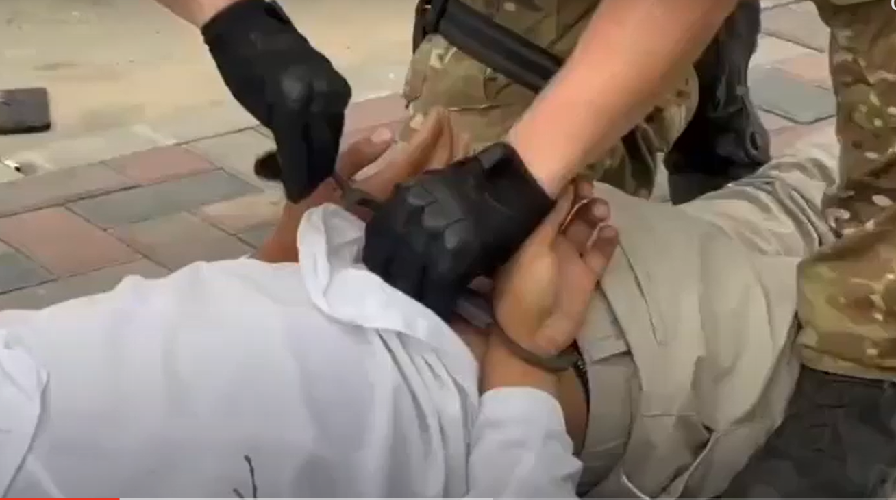 Алматы базарларының бірінде ұйымдасқан қылмыстық топ құрықталды (видео)