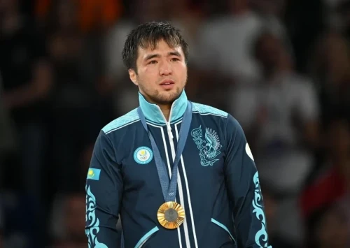 «Парижге тек алтын алуға бардым»: Елдос Сметов жанкүйерлеріне алғыс айтты