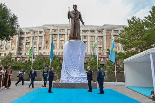 Астанада көрнекті ойшыл Әлішер Науаидің ескерткіші ашылды