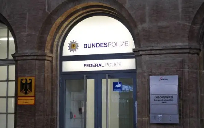 Қазақстан азаматы неміс полициясынан көмек сұрап, темір торға қамалды