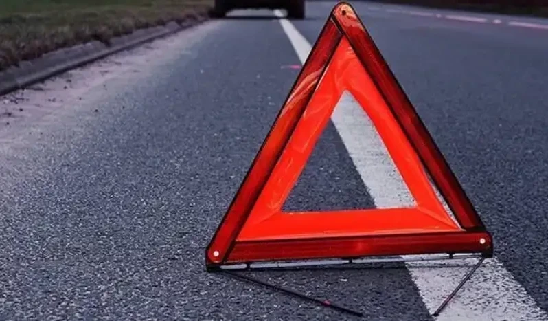 Екібастұзда жолаушылар автобусы жол жиегіне шығып кетті