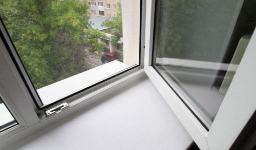 Ақтөбе облысында екі бала терезеден құлап кетті