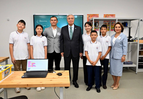 Мемлекет басшысы Қосшы қаласындағы мектеп-гимназиямен танысты