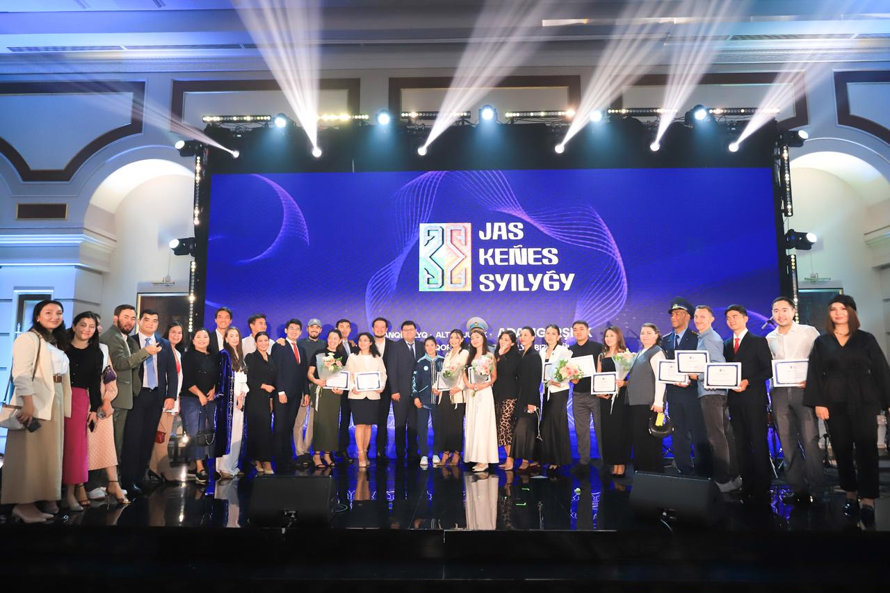 «Jas Keñes Sıylyğy»: Астанада жас мамандар марапатталды