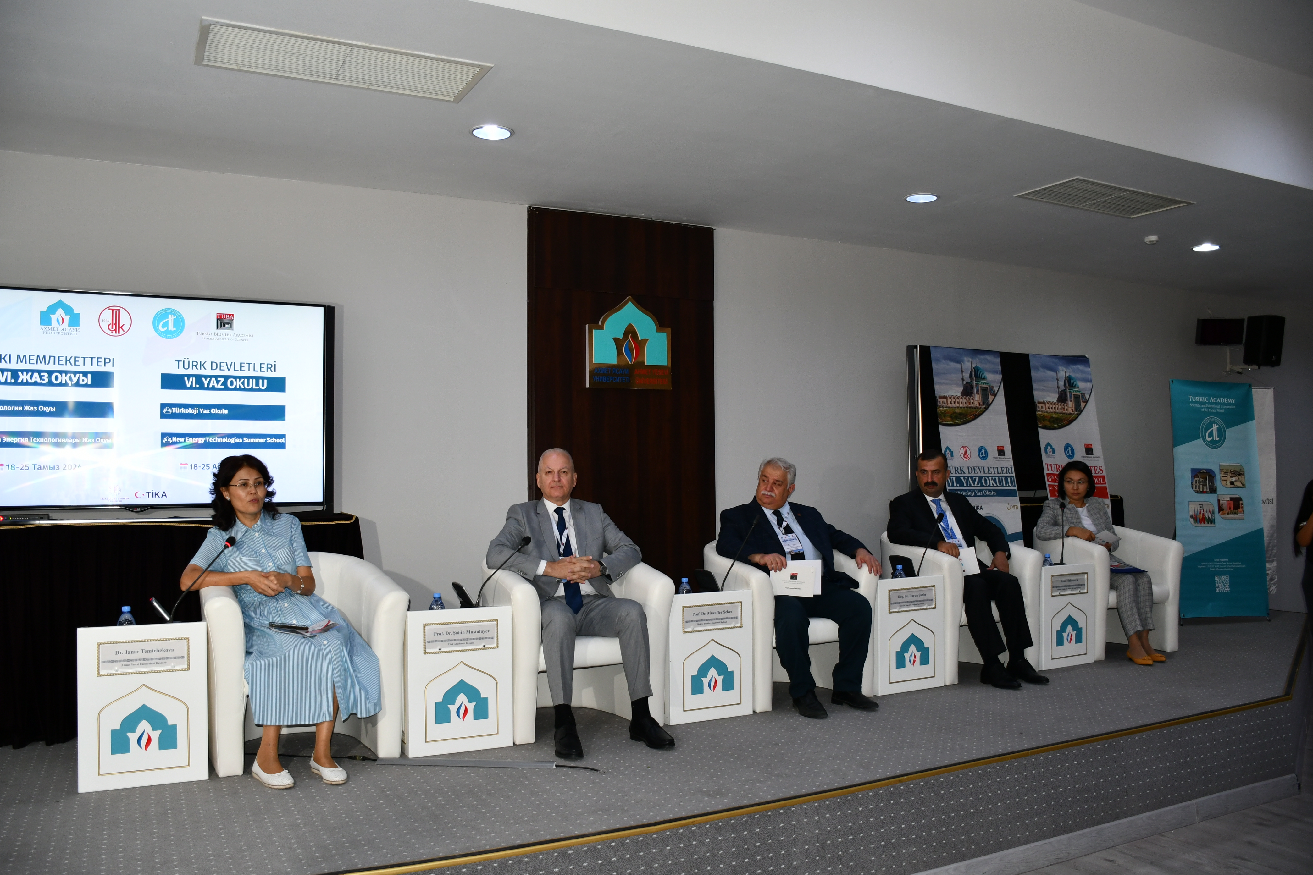 Түркі әлемінің жас ғалымдарына арналған жазғы мектеп басталды