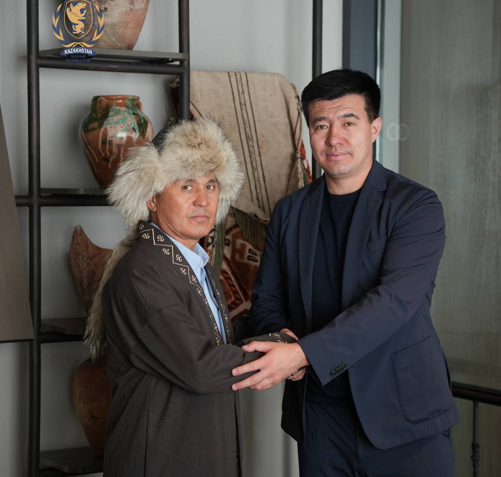 Бокс федерациясы Мырзағали Айтжановқа шапан жауып, құрмет көрсетті