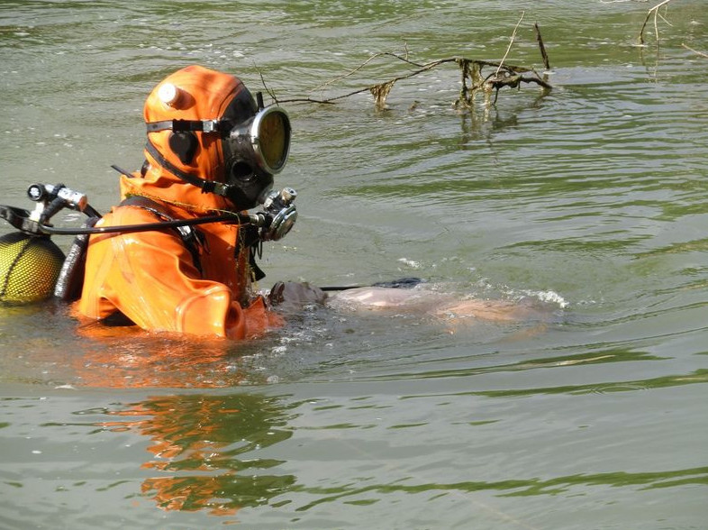 Атырауда суға батқан бала іздестіріліп жатыр