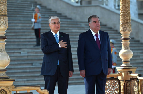 Қасым-Жомарт Тоқаевты Тәжікстан Президенті «Қасри Миллат» сарайында қарсы алды