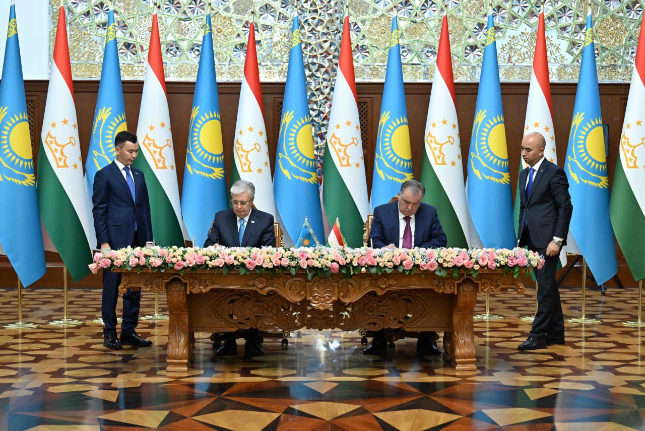 Душанбедегі кездесуде 15-тен астам маңызды құжатқа қол қойылды