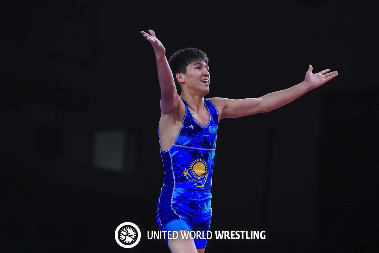 Қанжығада – қос күміс