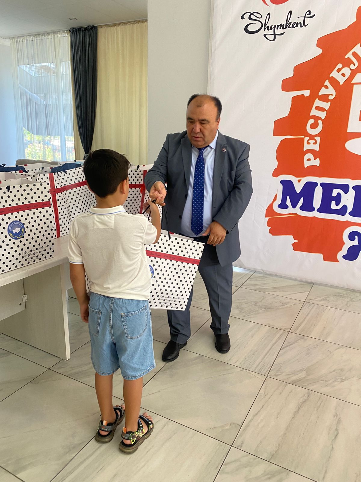 Этномәдени бірлестіктердің көмегі