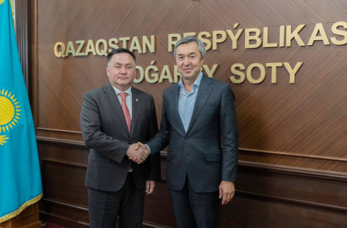 Жоғарғы Сот Төрағасы Райымбек Баталовпен кездесті