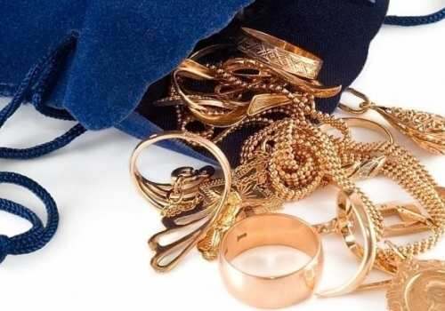 Астанада жас жігіт ауруханадан алтын жымқырып кеткен