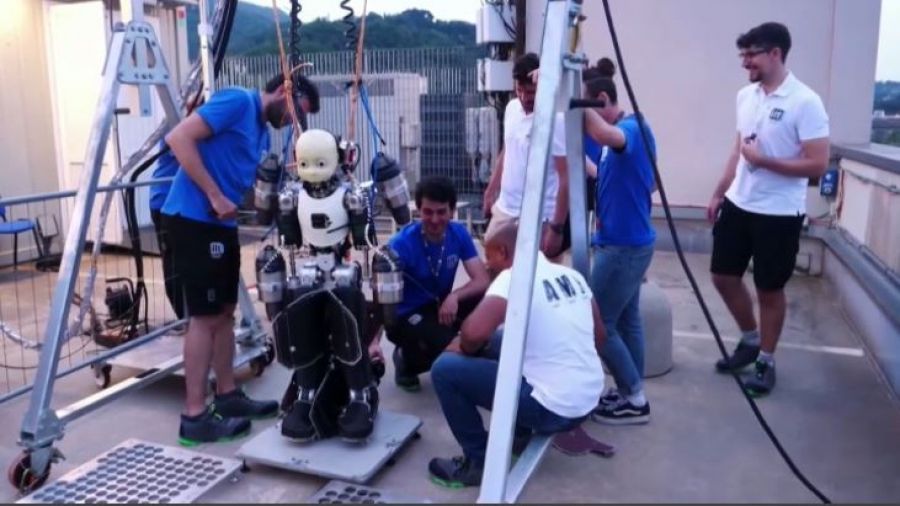 Ғалам ғажаптары: Робот та самғайды