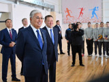 Қасым-Жомарт Тоқаев Қостанайдағы дене шынықтыру-сауықтыру кешенін аралап көрді