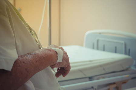 Алаяқтар зейнеткерді ауруханадан ұрлап әкетіп, пәтерін иемденген