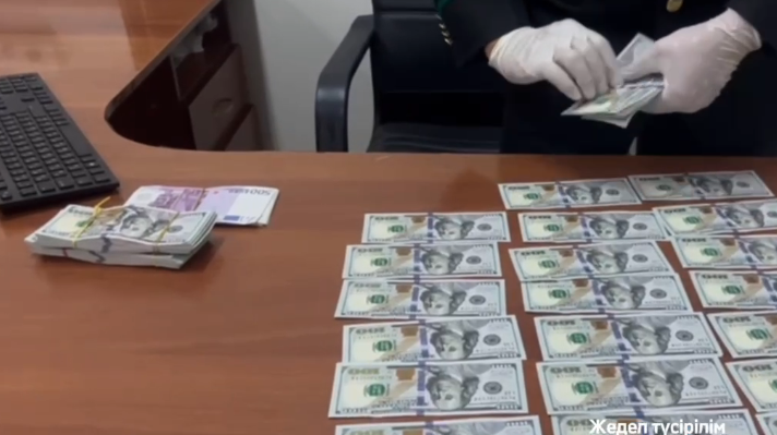 Үйінен 129 млн теңге табылған: Астанада салық қызметкері сотталды