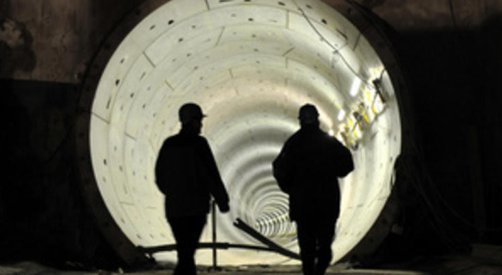 Қытайда жер опырылып, 13 жұмысшымен байланыс үзілген