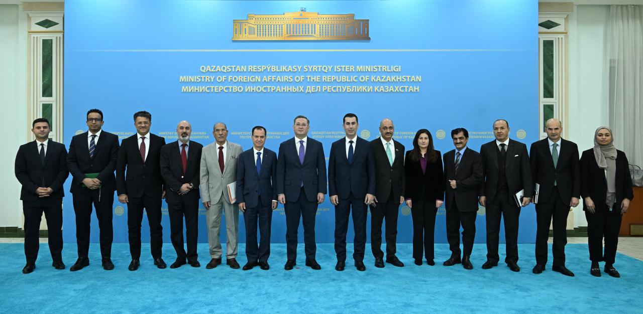 Араб мемлекеттерінің елшілерімен кездесті