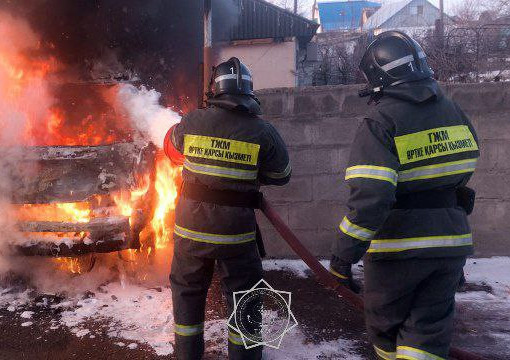 Алматыда жүк көлігі отқа оранды