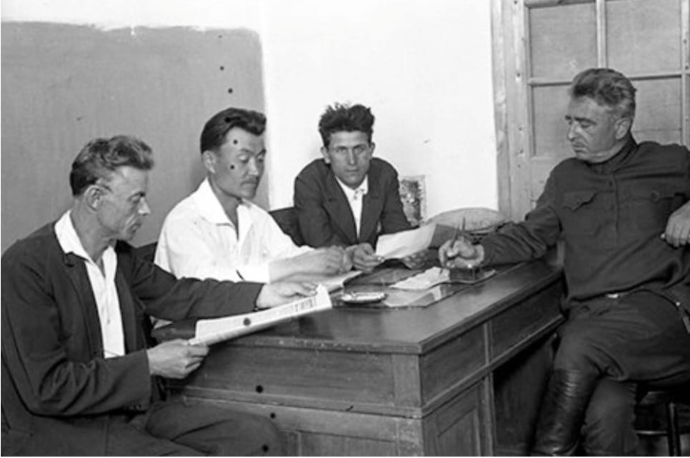 Қайраткердің 93 жыл бұрынғы суреті