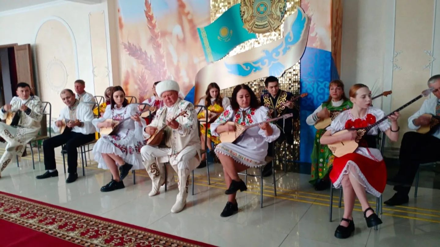 Қоңыр үнге ұйыған