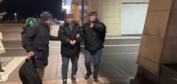 13 адамның 10 млн теңгесін қалтасына басқан алаяқ Беларусьтен экстрадицияланды