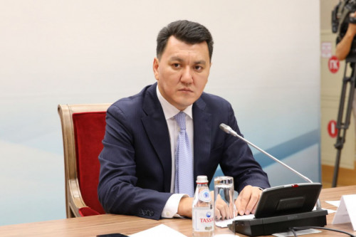 Мемлекеттік кеңесші қос басылымды 105 жылдығымен құттықтады