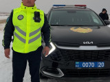 Боранда 500 көлікке жол көрсеткен полицей марапатқа ұсынылды