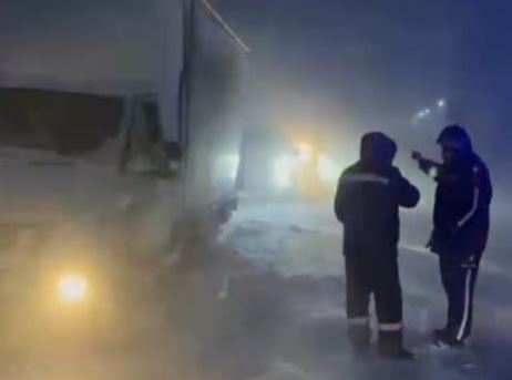 Түркістанда жолда қалған жолаушылар қауіпсіз аумаққа жеткізілді