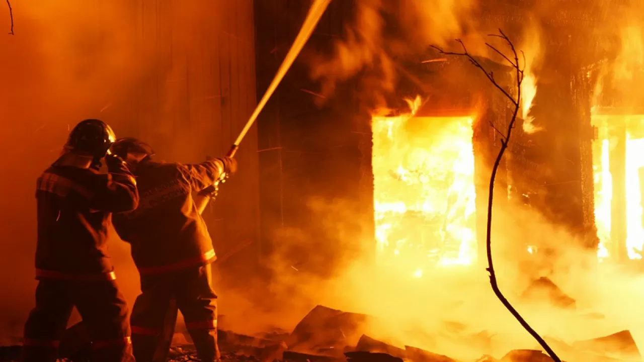 Павлодар облысында ер адам әйелі мен үш баласын өрттен құтқарып, өзі құрбан болды