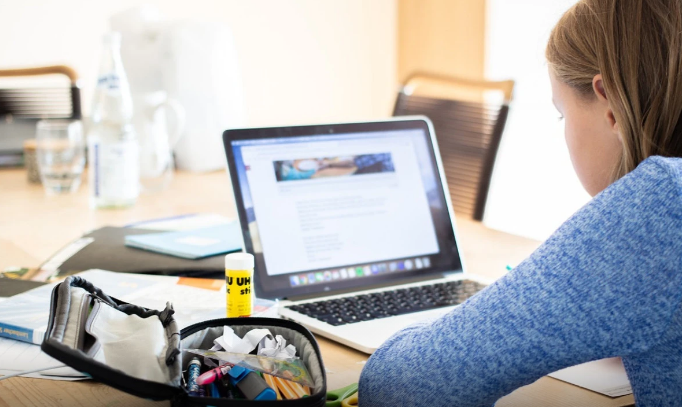 Аязға байланысты оқушылар мен студенттер қашықтан оқиды