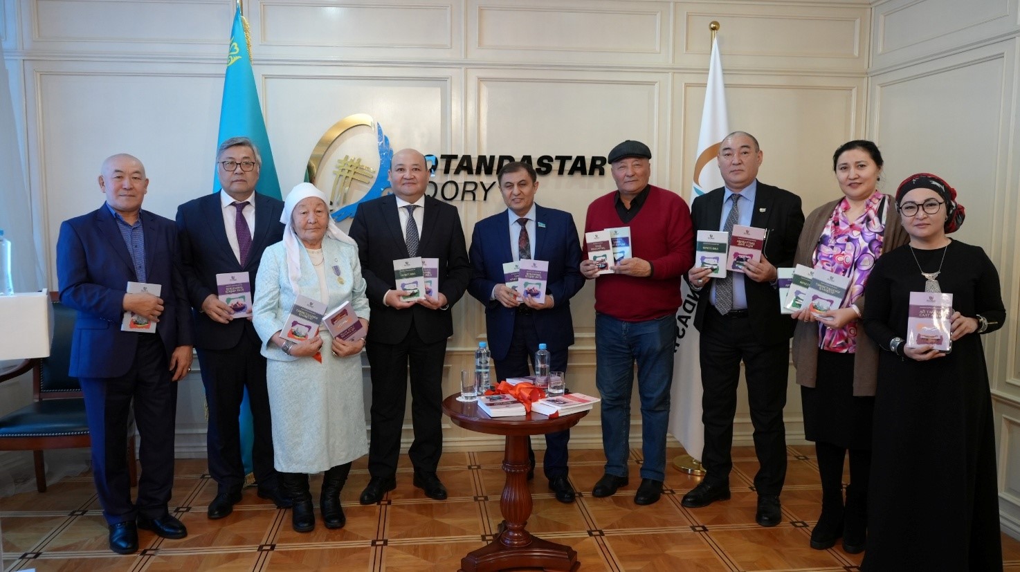 Қандас қаламгерлер қуанышы