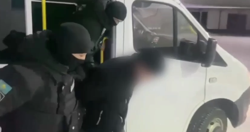 Ер адам ұрылармен бірге туысының пәтерін тонаған