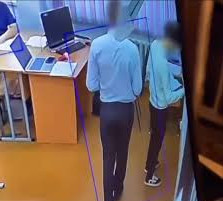 Павлодарда математика мұғалімі оқушыға ине тығып алған