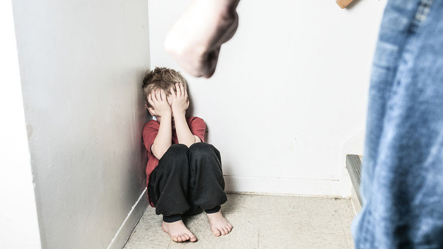 Өгей баласын анасының көзінше ұрып өлтірген