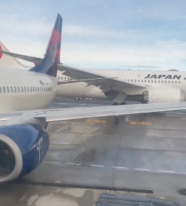 АҚШ әуежайында екі ұшақ соқтығысты