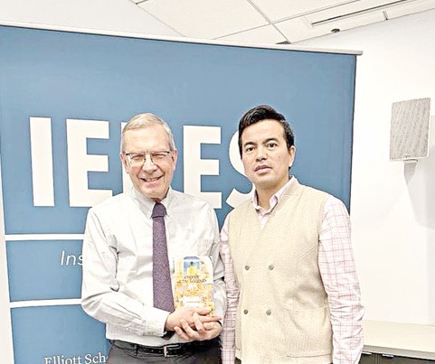 Қазақ қаламгерлерін бағалаған АҚШ профессоры