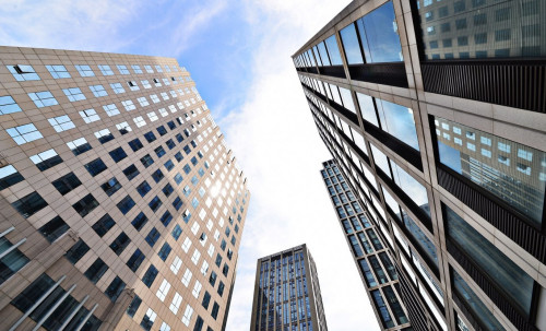 Астанада жасөспірім қыз биіктен құлап, көз жұмды