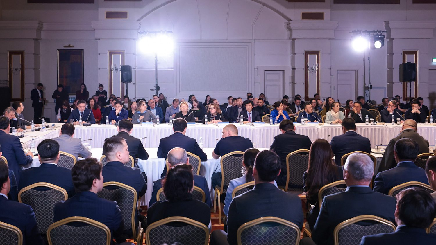 Бизнес өкілдері Үкімет ұсынысын талқылады