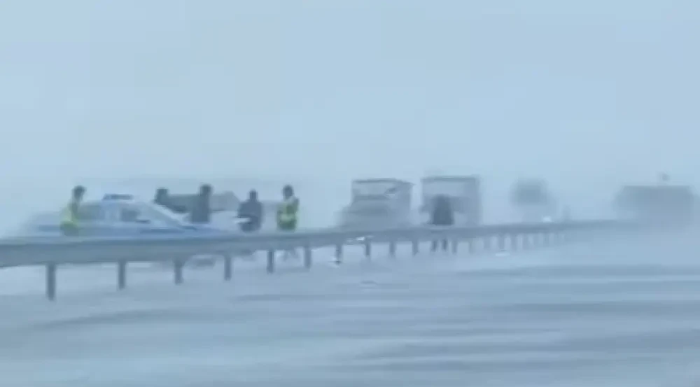 Теміртауда қарлы боран салдарынан 40 көлік жолда қалды