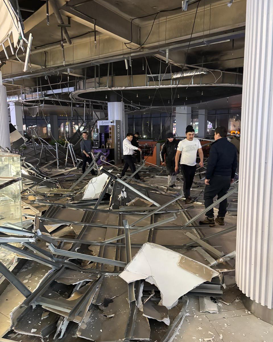 Екібастұзда сауда үйінің төбесі опырылып түсті