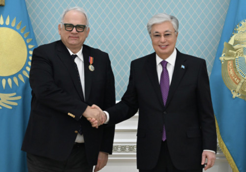 Тоқаев Халықаралық күрес федерациясының президентін «Достық» орденімен марапаттады