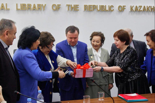 Сауық Жақанова туралы «Сахара сандуғашы» кітабы жарық көрді