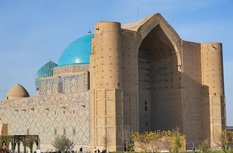 Түркістандық ақсақалдар кәсіпкерлерді арақ-шарап сатпауға шақырды