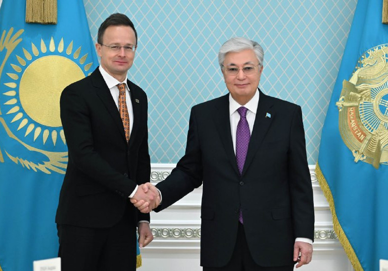 Тоқаев Мажарстанның Сыртқы істер министрін қабылдады