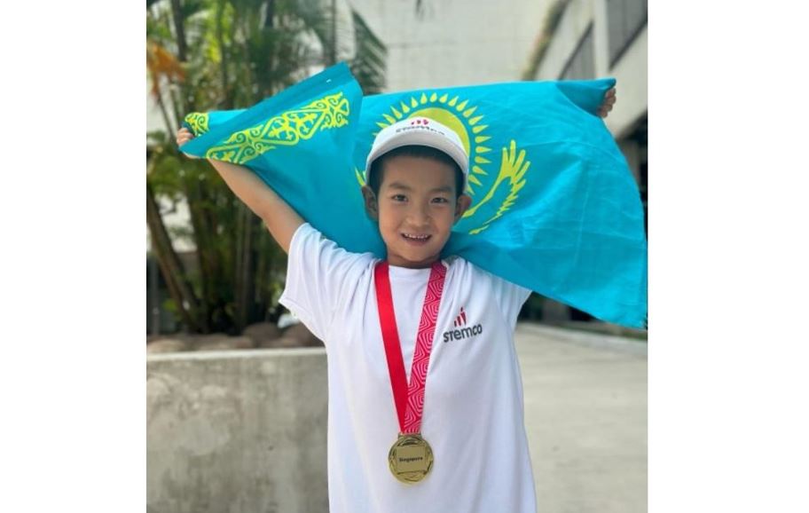 Жеті жасар оқушы халықаралық білім бәйгесінде топ жарды