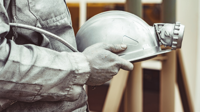 Ұлытау облысының әкімі   қаза тапқан кеншілердің отбасына көңіл айтты