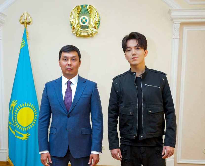 Антикор төрағасы Димаш Құдайбергенмен кездесті