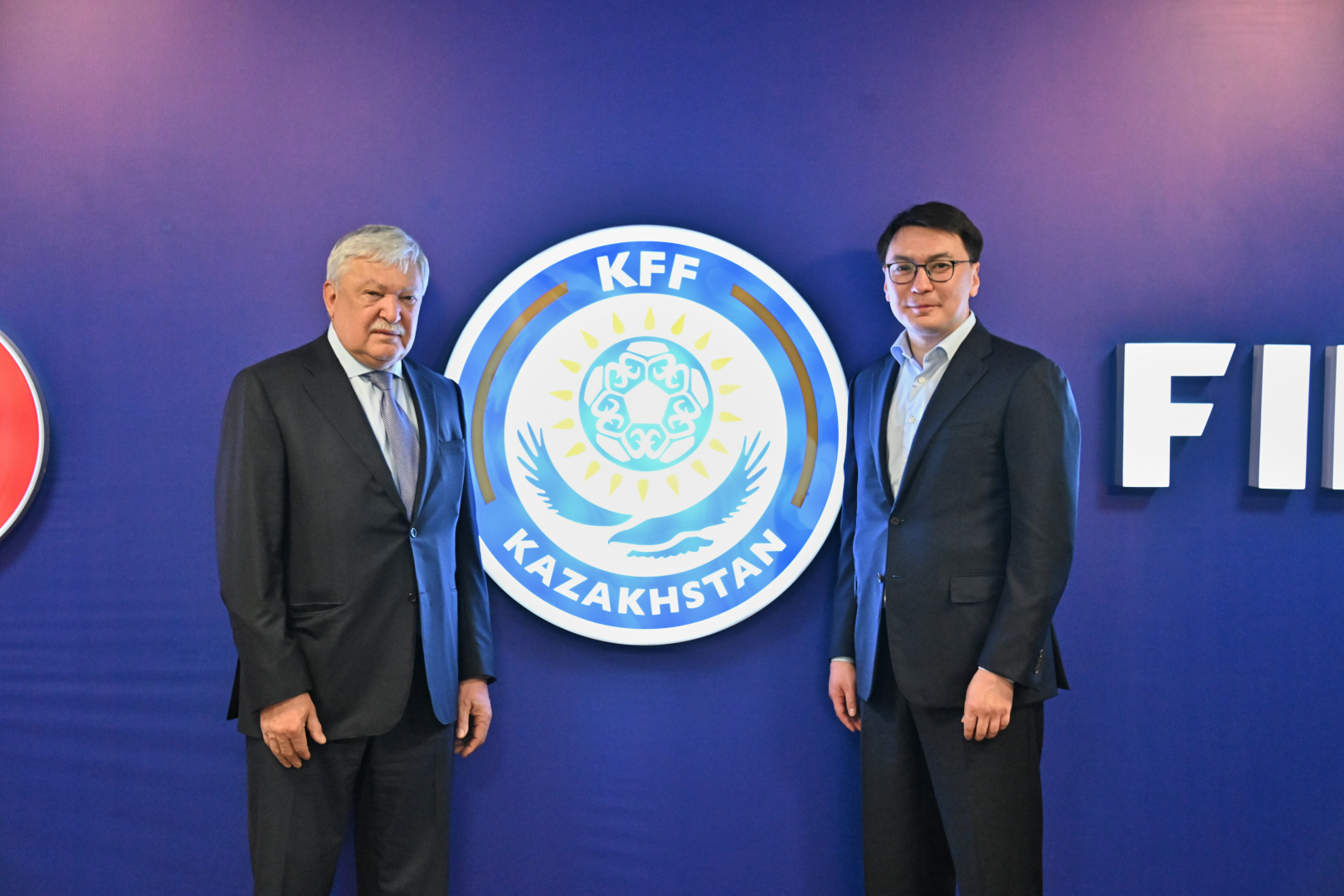 ФИФА вице-президенті Шандор Чаньи ҚФФ кеңсесіне келді